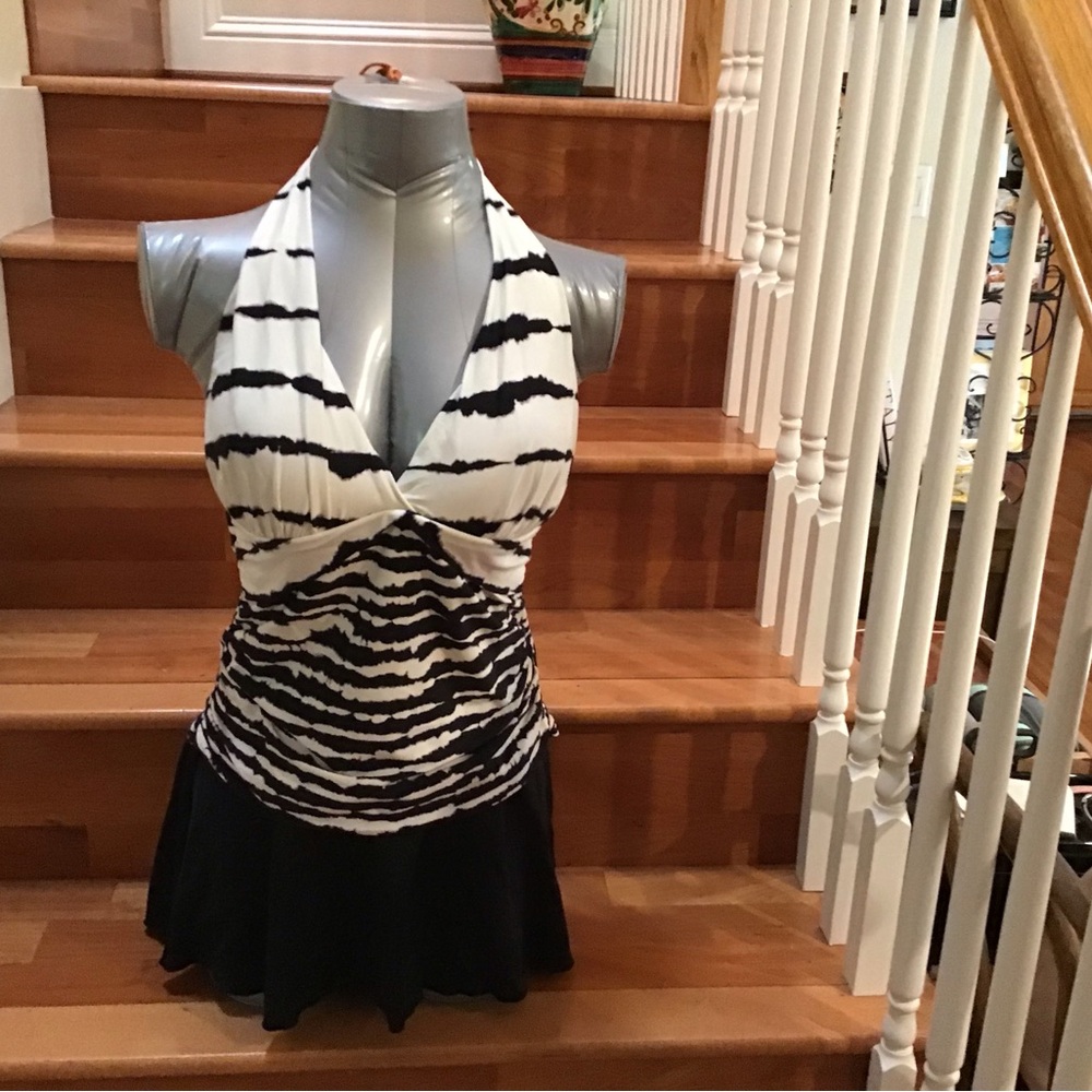 La Blanca Black & White Zebra Halter tankini set.